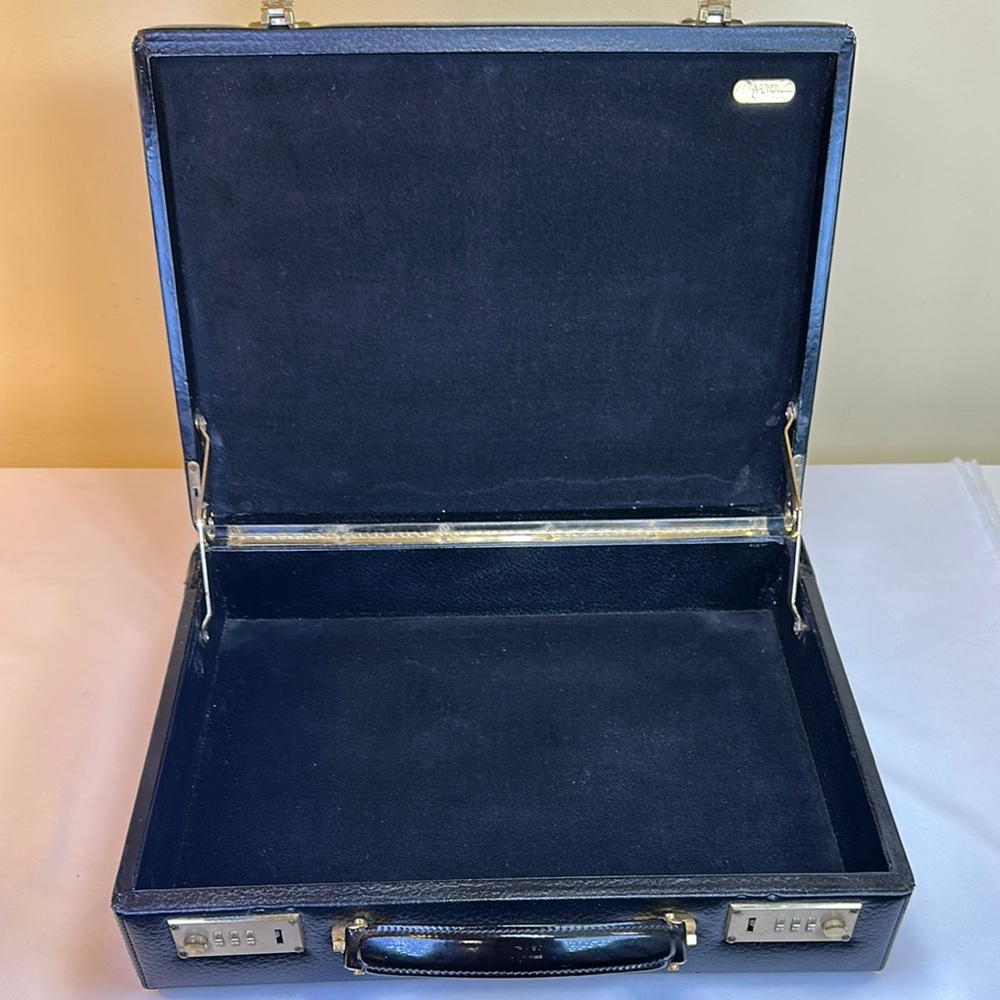 Fendi RARE Vintage Train Beauty Case Leather over wood padded Velour interior - Picture 6 of 17